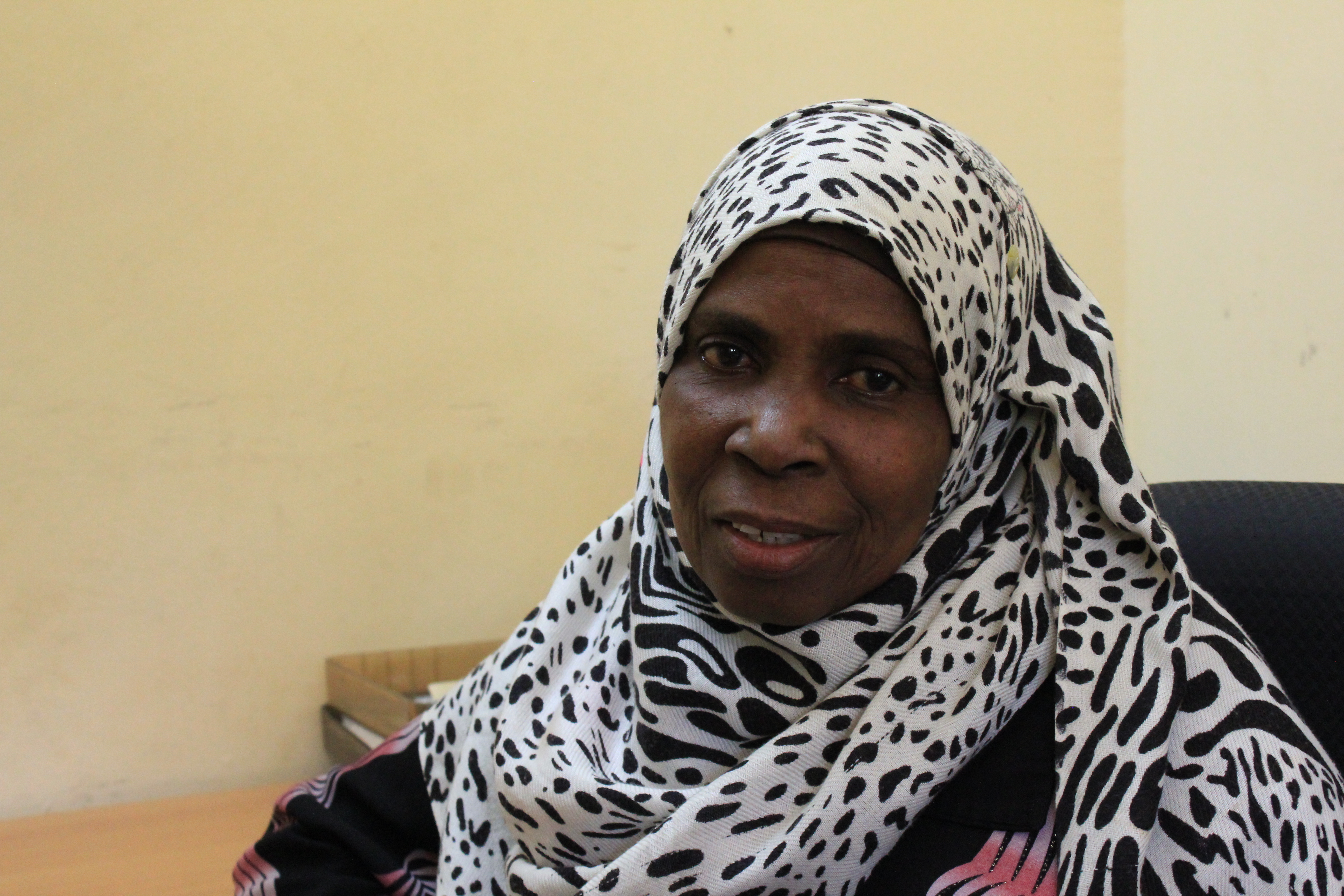 Mobilizing Zanzibari Women: The Struggle for Respectability and Self-Reliance in Colonial East Africa [ハードカバー] Decker， C. Amazon.com: Mobilizing Zanzibari Women: The Struggle for